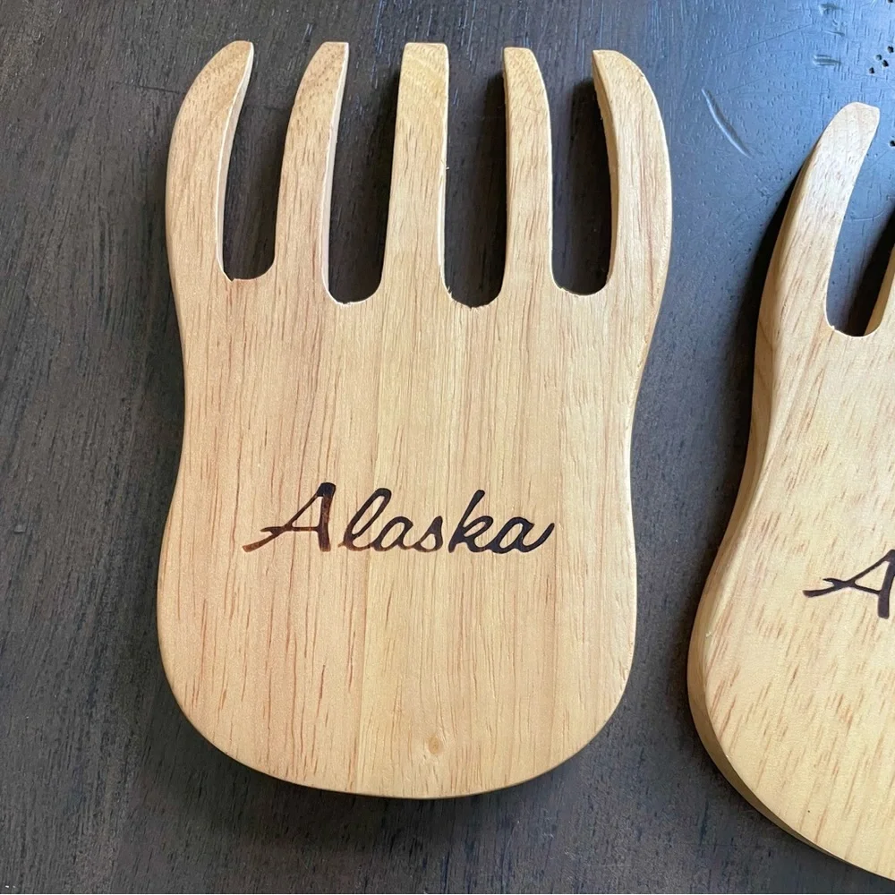 ALASKA Bear Claw Wood salad grippers/servers